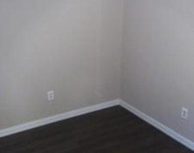 2108 Sam Houston Drive - Photo Thumbnail 8