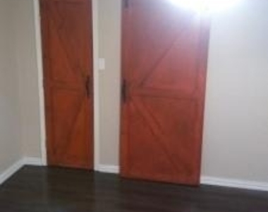 2108 Sam Houston Drive - Photo Thumbnail 15