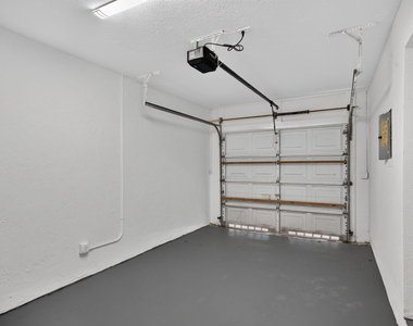 11451 Lakeview Drive - Photo Thumbnail 16