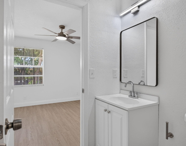 11451 Lakeview Drive - Photo Thumbnail 22