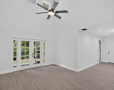 11451 Lakeview Drive - Photo Thumbnail 9