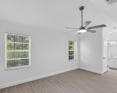 11451 Lakeview Drive - Photo Thumbnail 14