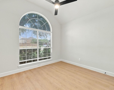 906 Homestead Trail - Photo Thumbnail 18