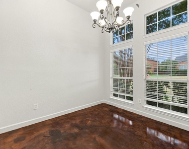 906 Homestead Trail - Photo Thumbnail 3