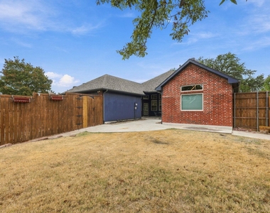 906 Homestead Trail - Photo Thumbnail 24