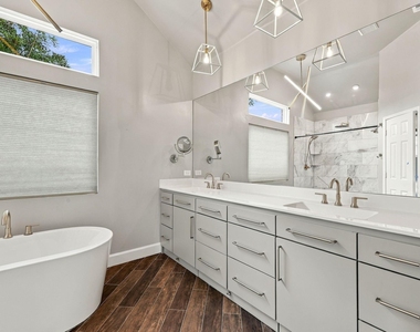 906 Homestead Trail - Photo Thumbnail 15