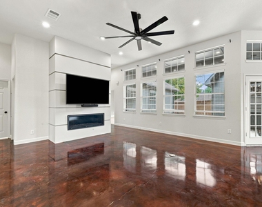 906 Homestead Trail - Photo Thumbnail 4