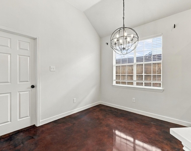 906 Homestead Trail - Photo Thumbnail 12