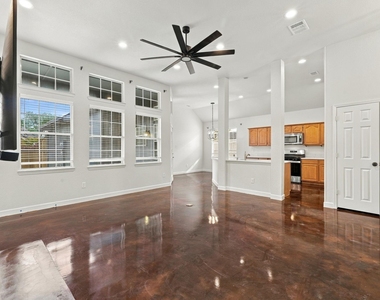 906 Homestead Trail - Photo Thumbnail 7