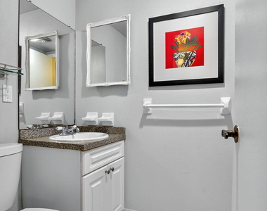 555 Se 8th Street - Photo Thumbnail 18