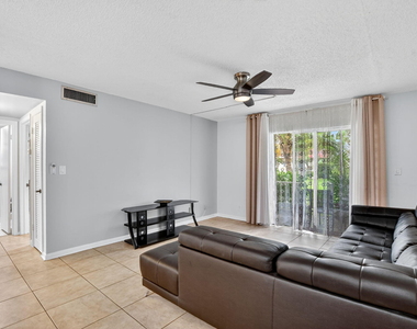 555 Se 8th Street - Photo Thumbnail 7