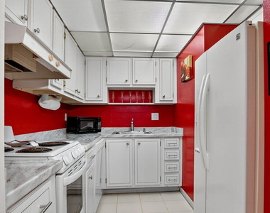 555 Se 8th Street - Photo Thumbnail 4
