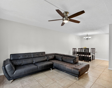 555 Se 8th Street - Photo Thumbnail 9