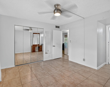 555 Se 8th Street - Photo Thumbnail 13