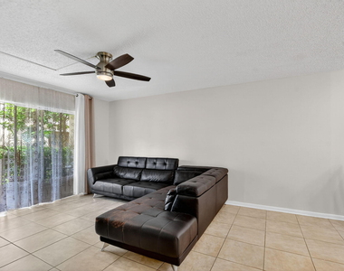 555 Se 8th Street - Photo Thumbnail 8