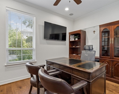 8525 Briarwood Lane - Photo Thumbnail 2