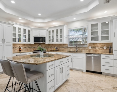 8525 Briarwood Lane - Photo Thumbnail 6
