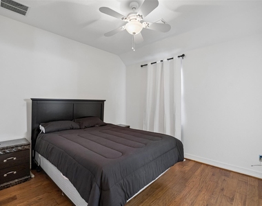 8525 Briarwood Lane - Photo Thumbnail 18