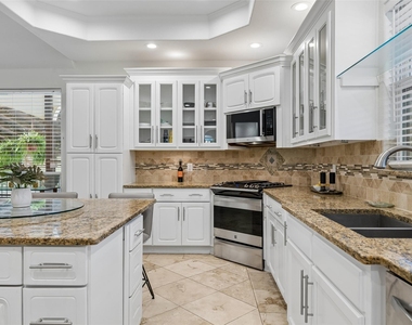 8525 Briarwood Lane - Photo Thumbnail 7