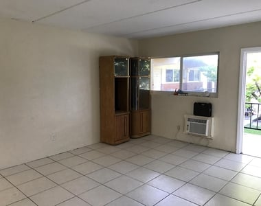 700 Nw 10th Terrace - Photo Thumbnail 2