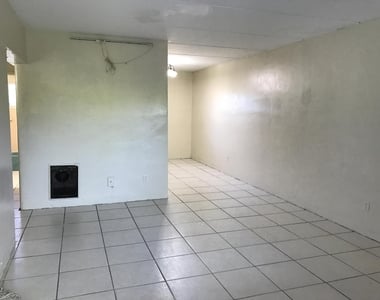 700 Nw 10th Terrace - Photo Thumbnail 1