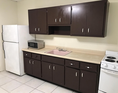 700 Nw 10th Terrace - Photo Thumbnail 4