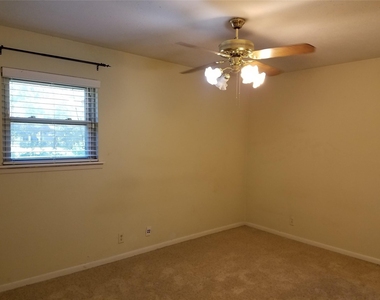 702 Jones Street - Photo Thumbnail 8