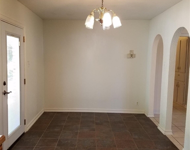 702 Jones Street - Photo Thumbnail 6