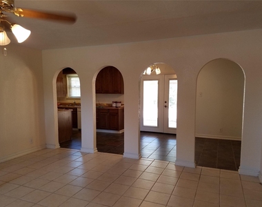 702 Jones Street - Photo Thumbnail 4