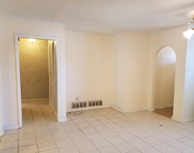 702 Jones Street - Photo Thumbnail 2