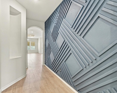 1705 Patricia Drive - Photo Thumbnail 3
