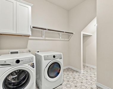 1705 Patricia Drive - Photo Thumbnail 16