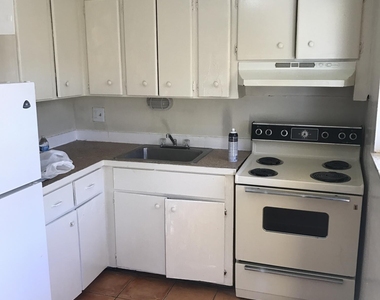 652 Sw 16th Avenue - Photo Thumbnail 1