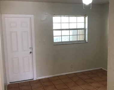 652 Sw 16th Avenue - Photo Thumbnail 5