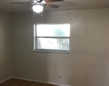 652 Sw 16th Avenue - Photo Thumbnail 3