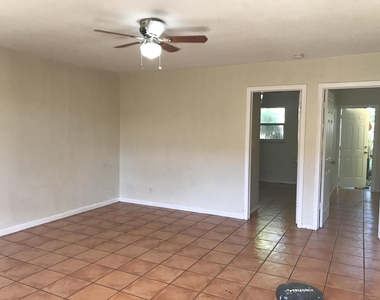 652 Sw 16th Avenue - Photo Thumbnail 2