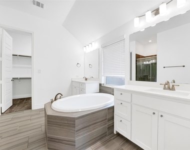 8509 Lake Arrowhead Trail - Photo Thumbnail 7