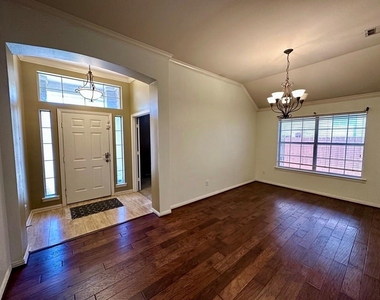 2013 Saint Anne Drive - Photo Thumbnail 3