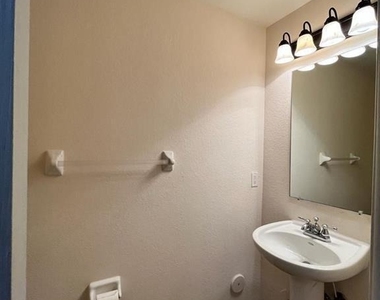 10805 Nw 89th Terrace - Photo Thumbnail 13