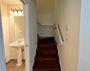 10805 Nw 89th Terrace - Photo Thumbnail 8