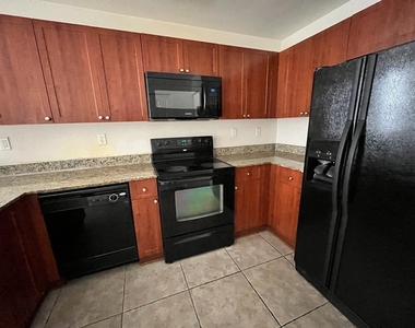 10805 Nw 89th Terrace - Photo Thumbnail 5