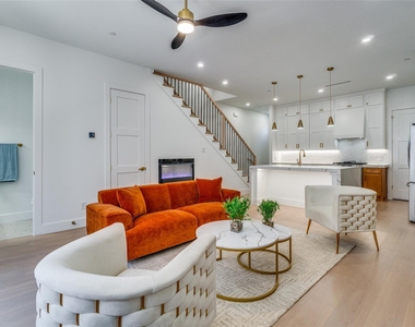 708 W 10th Street - Photo Thumbnail 16