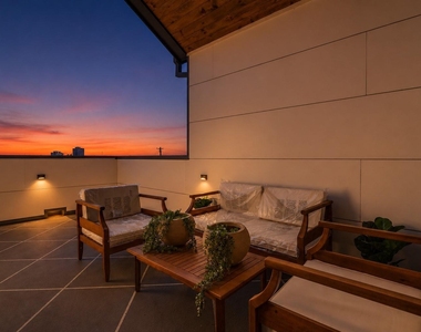 708 W 10th Street - Photo Thumbnail 5