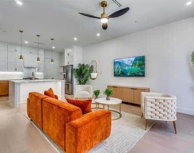 708 W 10th Street - Photo Thumbnail 13