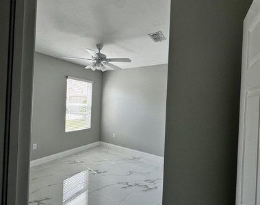 2251 Sw Garfield Drive Sw - Photo Thumbnail 3