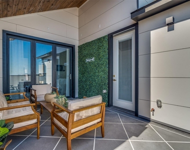 708 W 10th Street - Photo Thumbnail 22