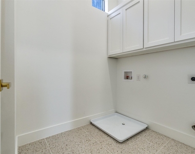 708 W 10th Street - Photo Thumbnail 20