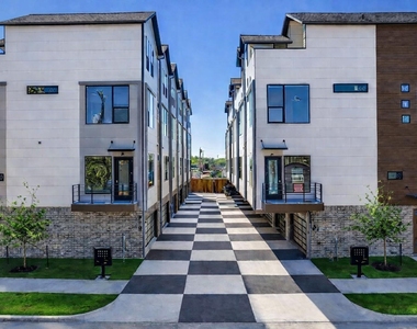 708 W 10th Street - Photo Thumbnail 12