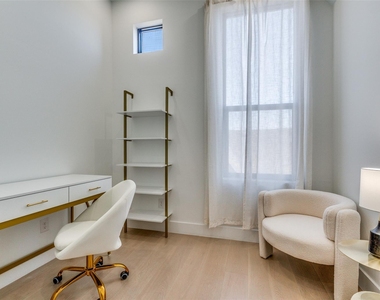 708 W 10th Street - Photo Thumbnail 18