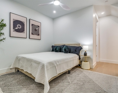708 W 10th Street - Photo Thumbnail 16